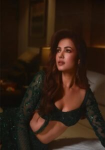 Sonal Chauhan The Dark Green Ensemble Glamour Reimagined 